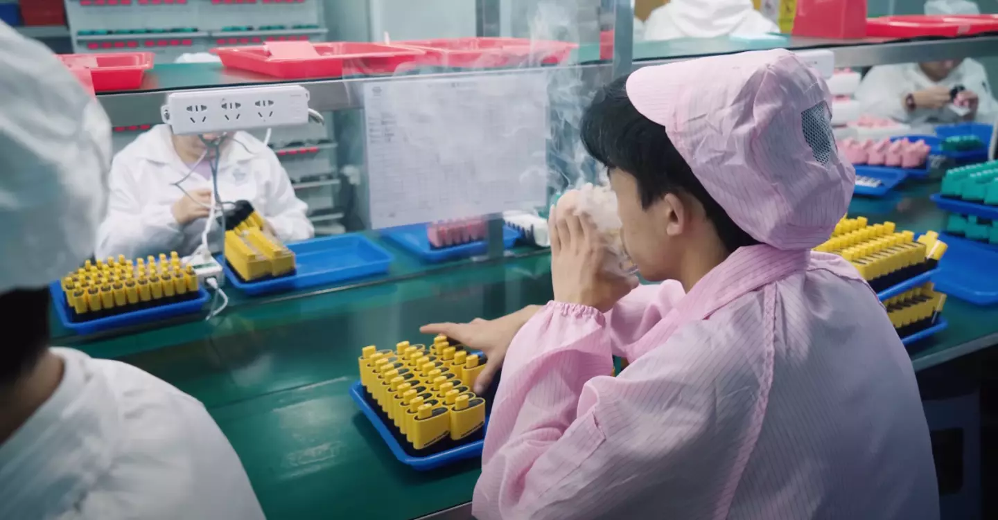 Footage of inside a vape factory in China shows the grim reality of how e-cigarettes are actually made (YouTube/MACHINA)