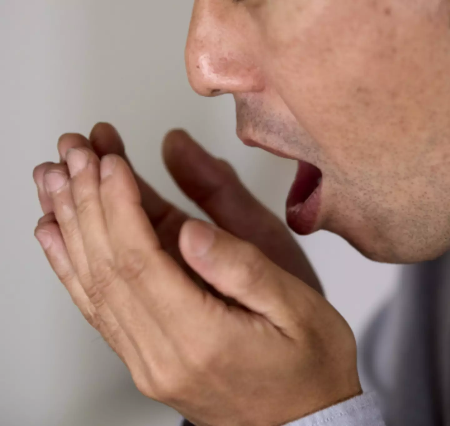 The reason why your breath smells that bad in the morning has been revealed.