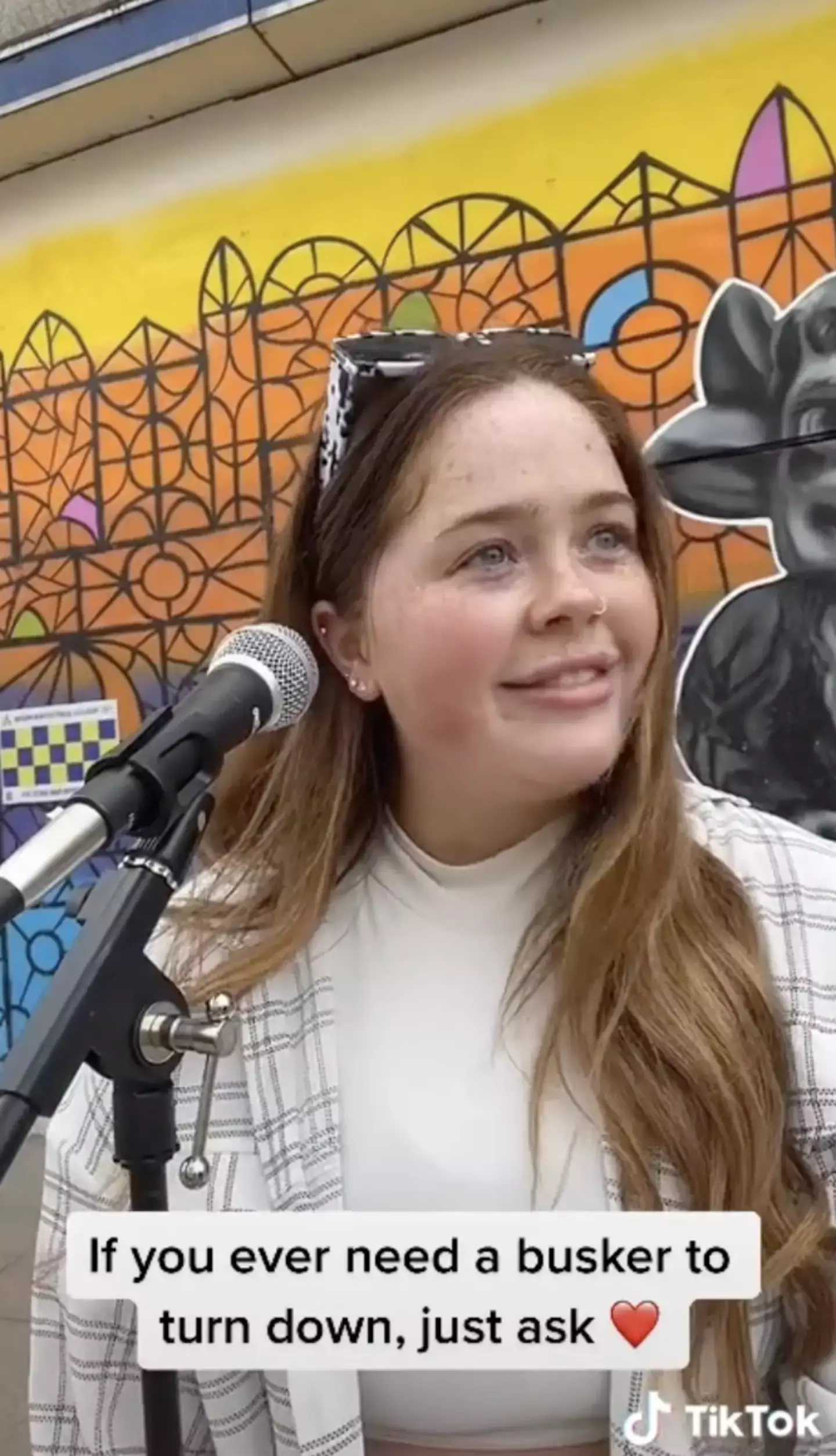 Back in April, busker Charli Mason was met with similar praise after she shared a busking video on TikTok.