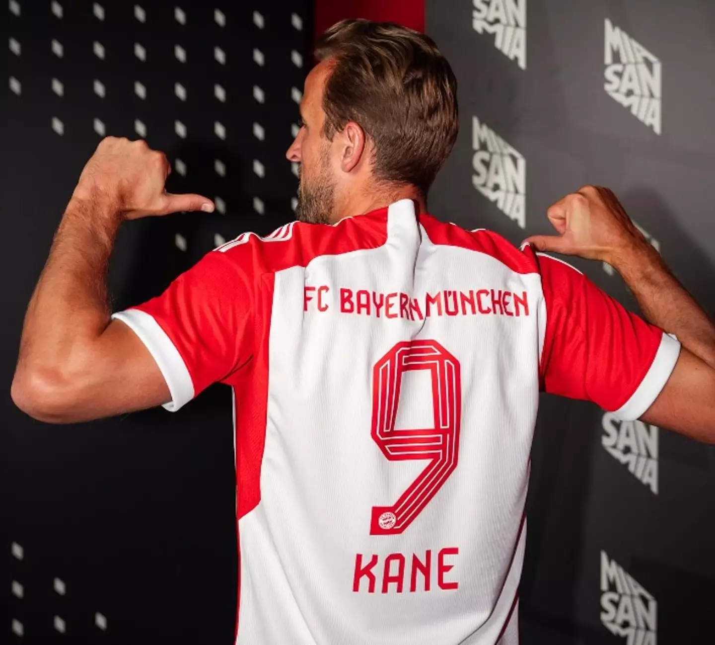 Look away now Spurs fans, it's one of your own in a Bayern shirt.