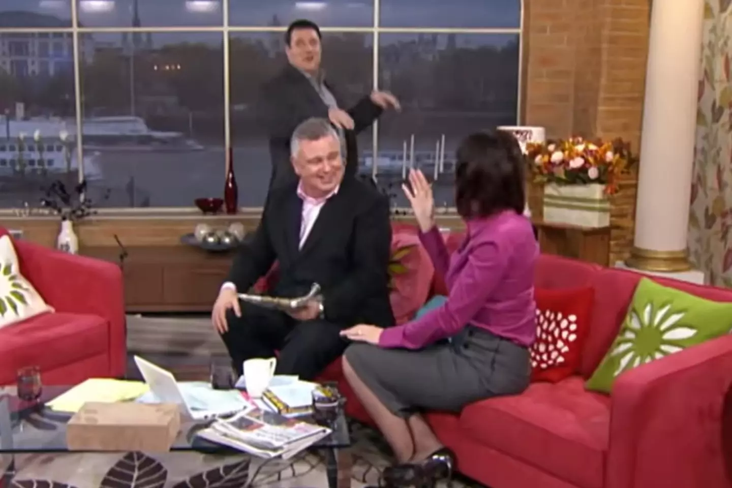 Peter Kay tried in vain to get Eamonn Holmes to understand what a 'dog's lipstick' was.