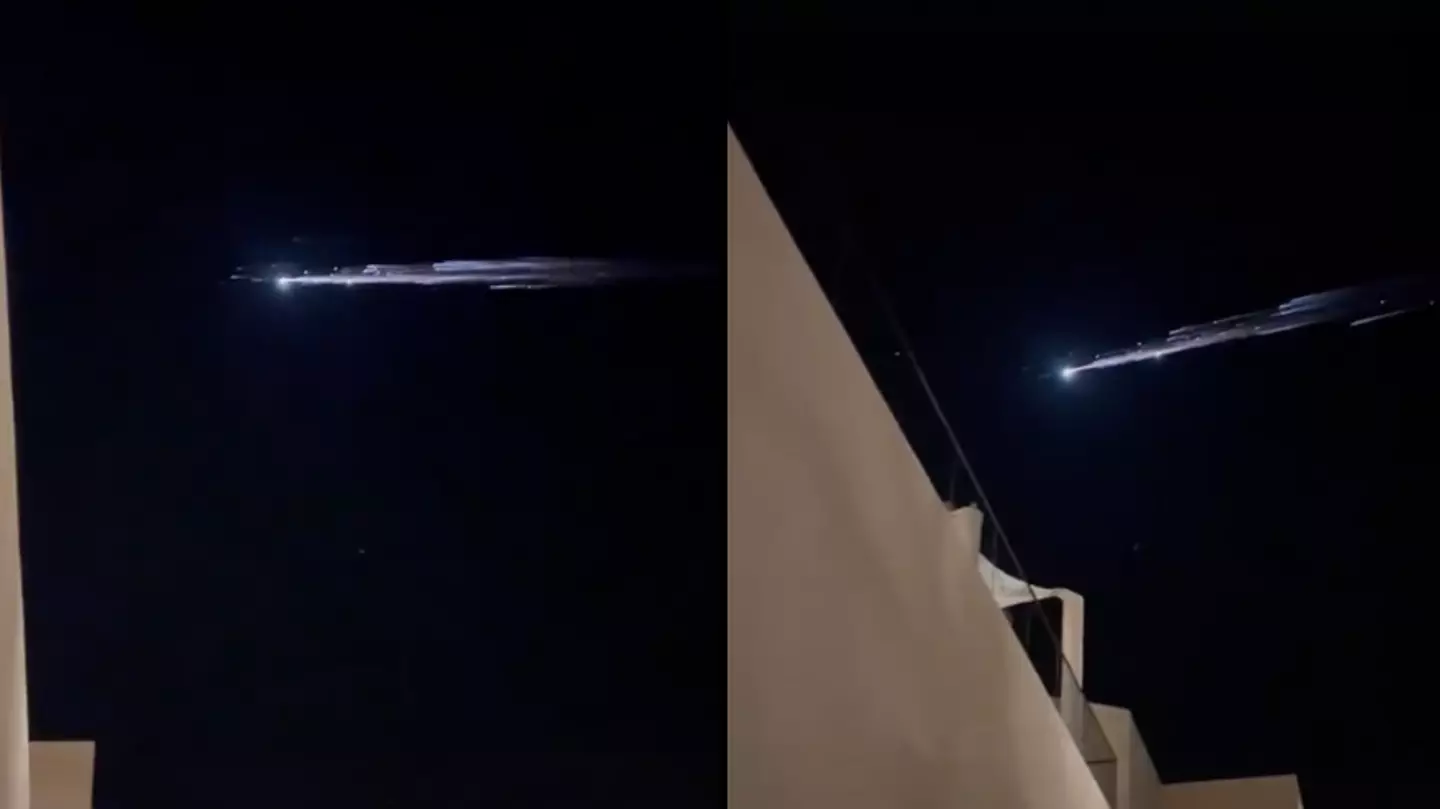 Mysterious Light In Sky Has People Freaking Out