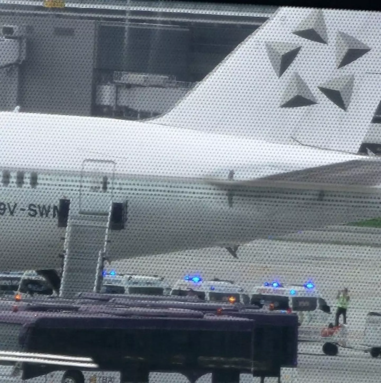 The airline confirmed in a statement that one person had died and others were injured. (X/@tinchok555)