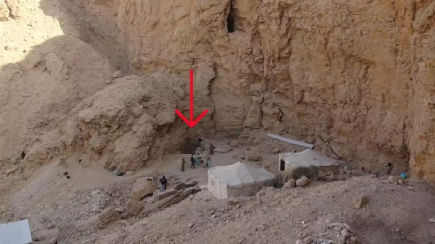 Tomb of missing pharaoh found in biggest discovery since 1922