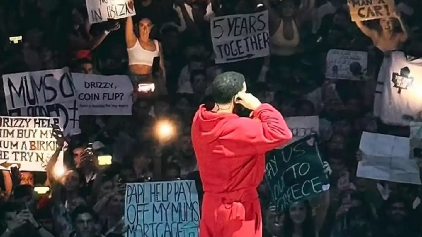 Drake fans slammed as 'genuinely dystopian' photo taken at his Australian show goes viral