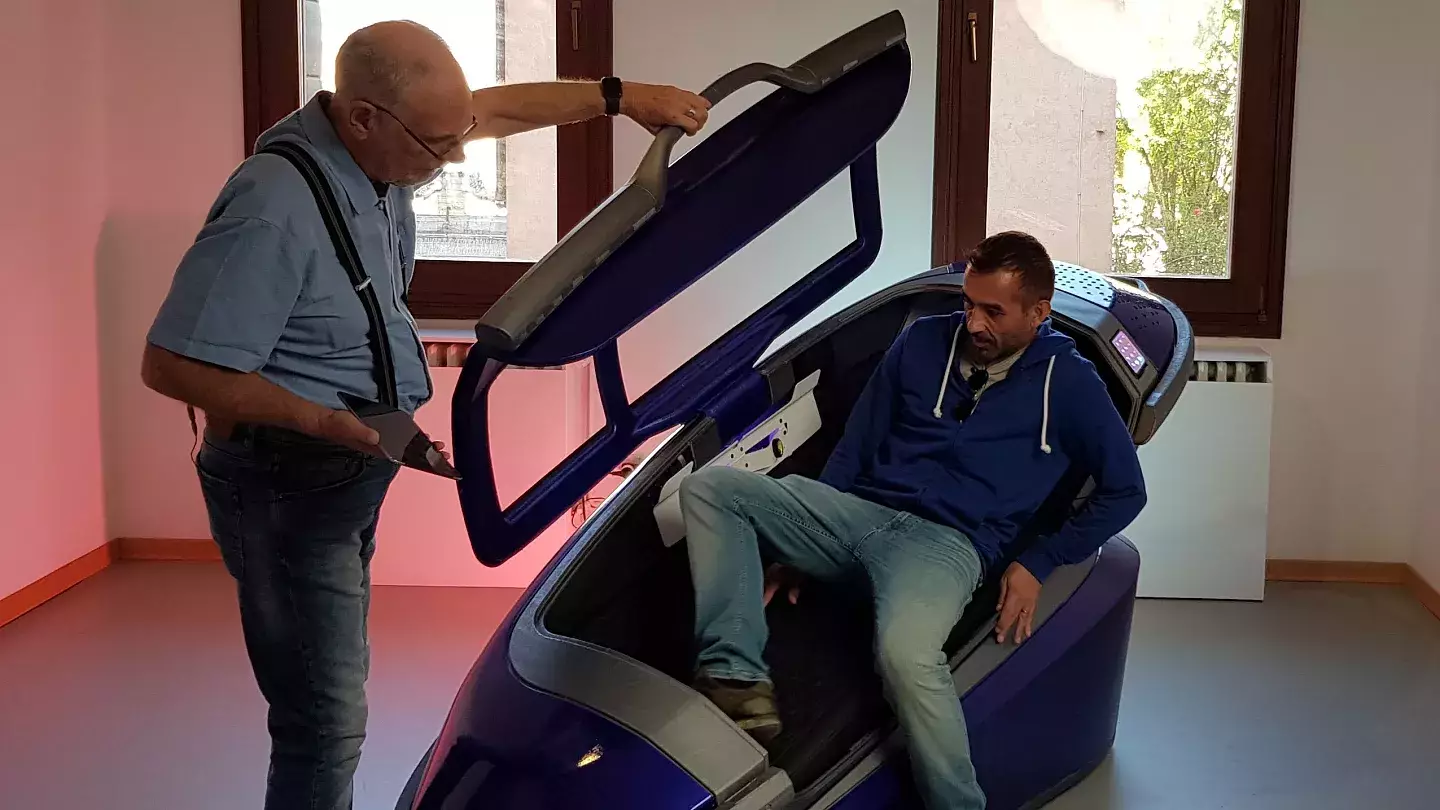 Dr Philip Nitschke demonstrates his creation. (Exit International)