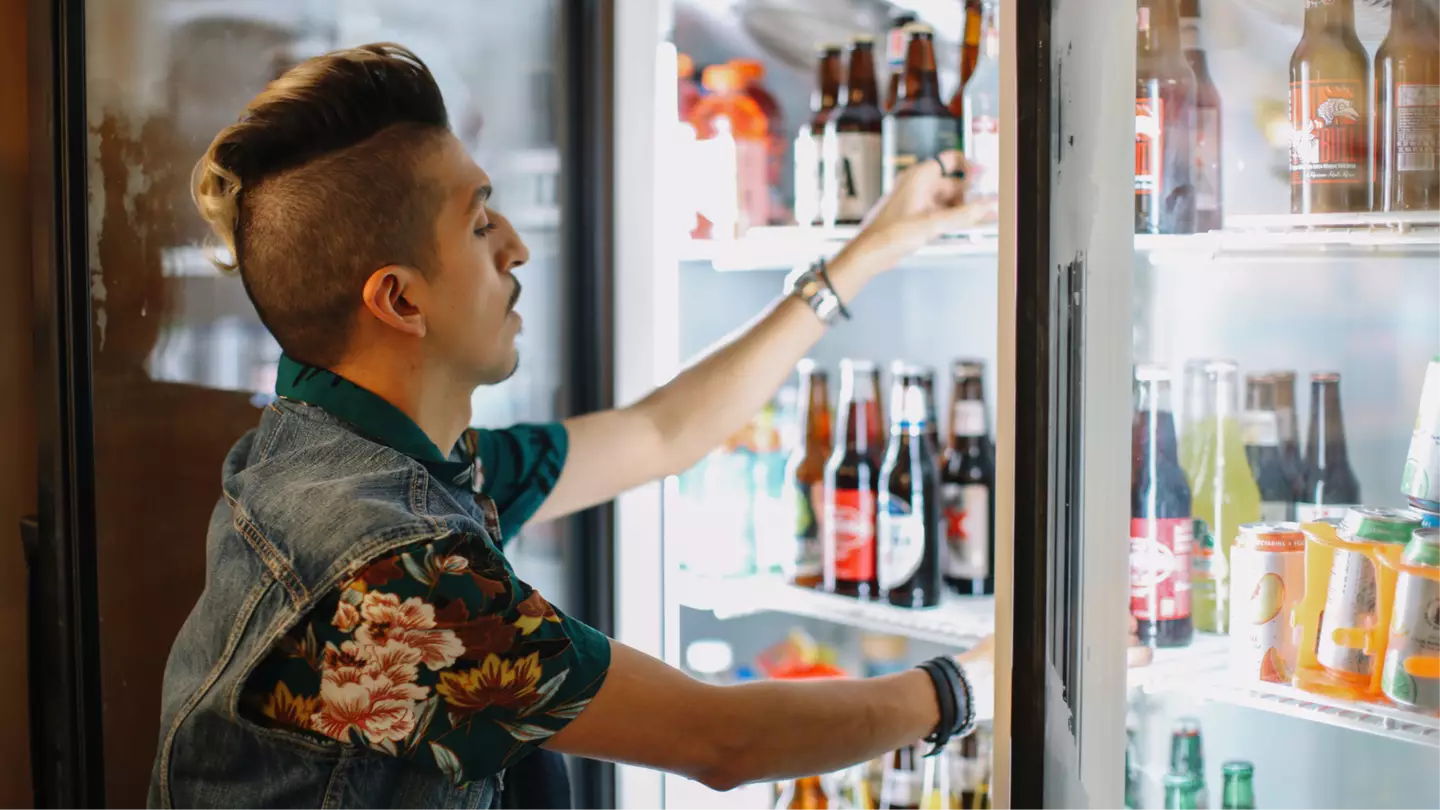 Psychotherapist explains why Gen Z are having a 'fridge cigarette' in the afternoon