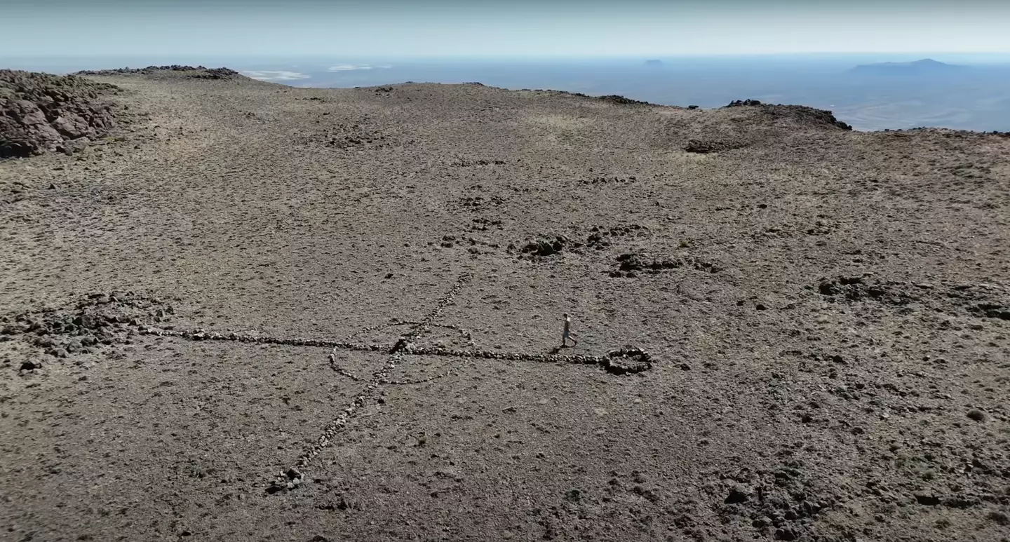 Just follow the rock formation (YouTube/Desert Drifter)