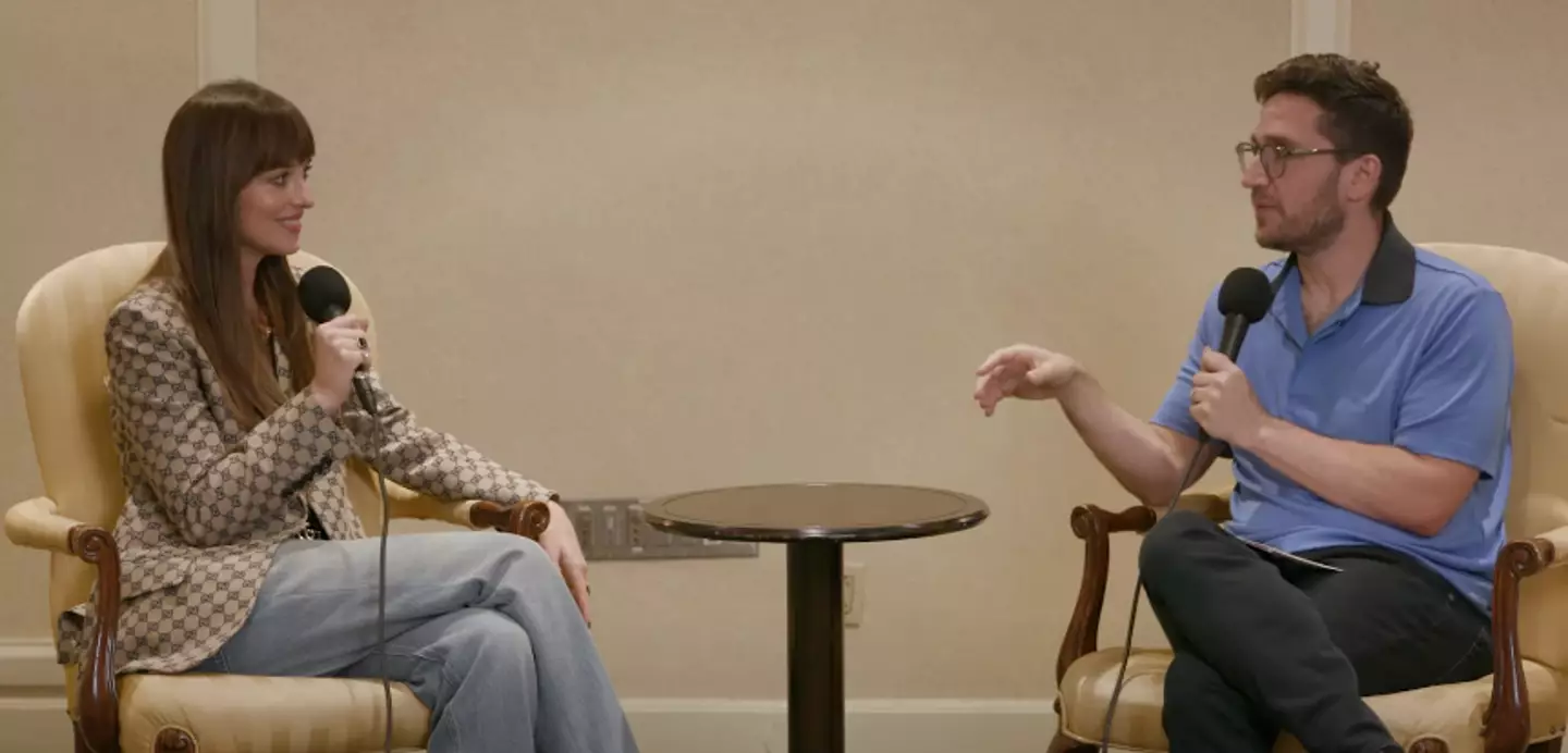 Johnson called out one of her actors mid interview (YouTube/Josh Horowitz)