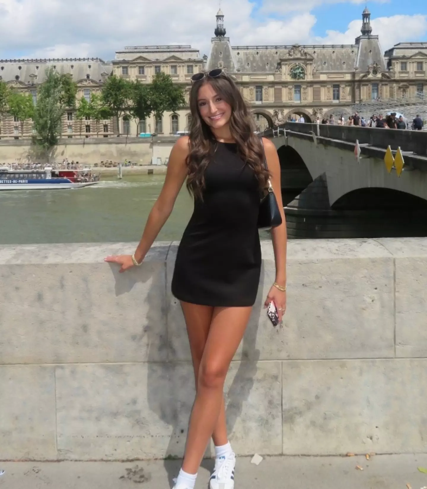 People reckon she's grown up to be a dead ringer for her on-screen parents Aniston and Schwimmer (TikTok/@alexandraconleyy)
