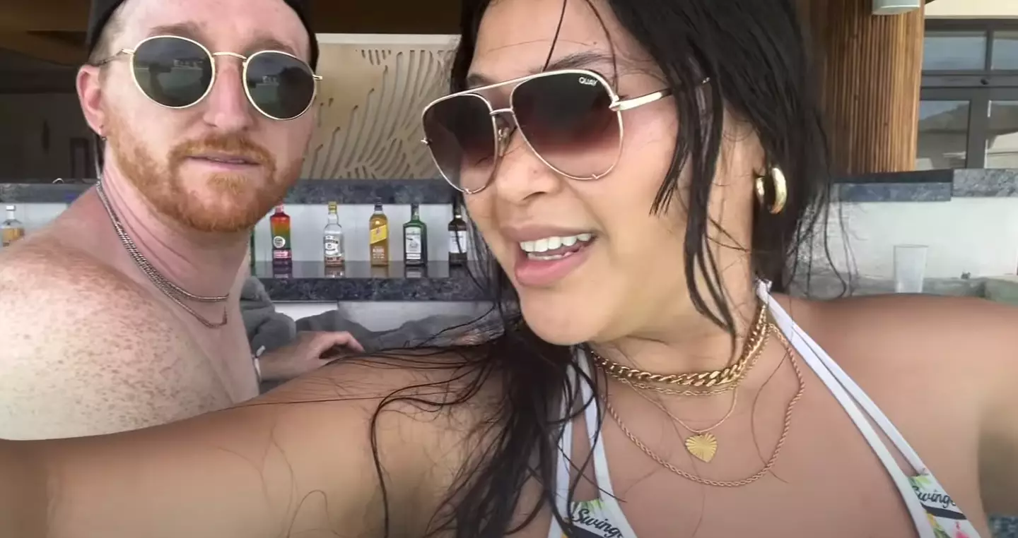 A swim-up bar in the resort pool (YouTube / 4OURPLAYofficial)