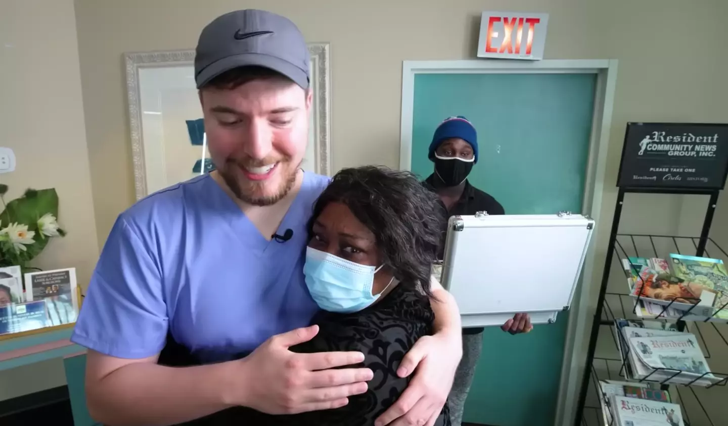 One woman was left totally overwhelmed by the YouTuber's kindness.