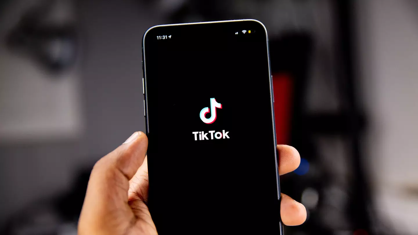 Man Makes £1,500 A Week Catching Cheating Girlfriends On TikTok