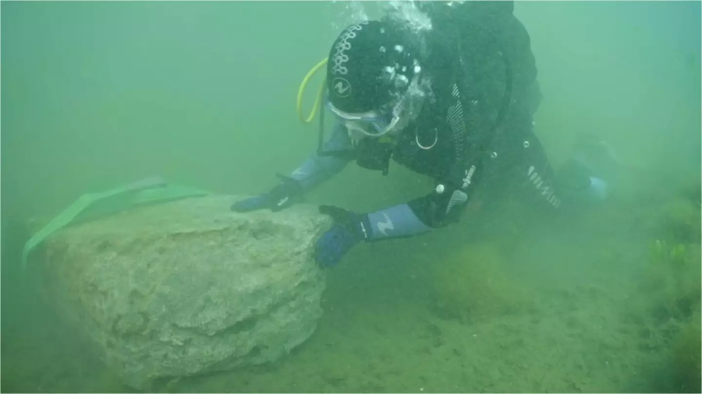 Divers found an ancient Roman breakwater (Soprintendenza ABAP per l'Area Metropolitana di Napoli/ Facebook)
