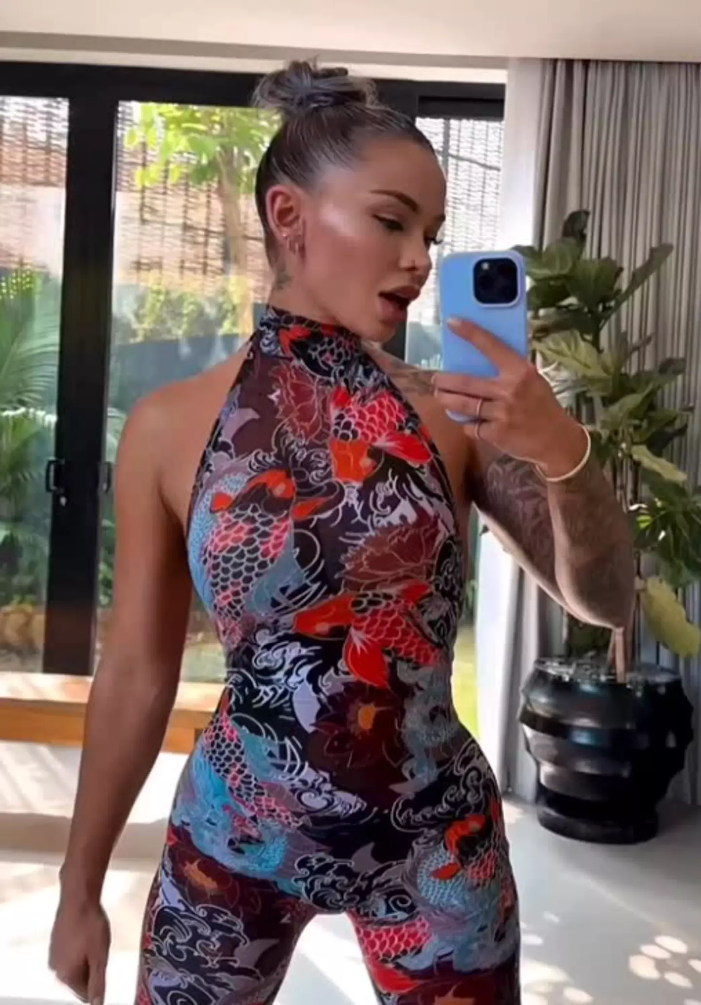 She has an impressive 2 million followers. (Instagram/itshayleydavies)