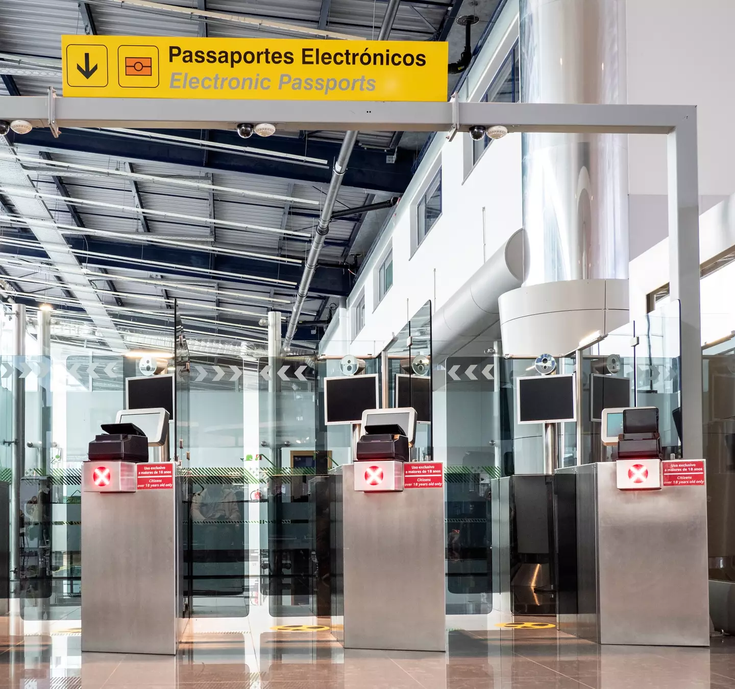 E-gates cut down queue times for holiday makers (Getty Stock)