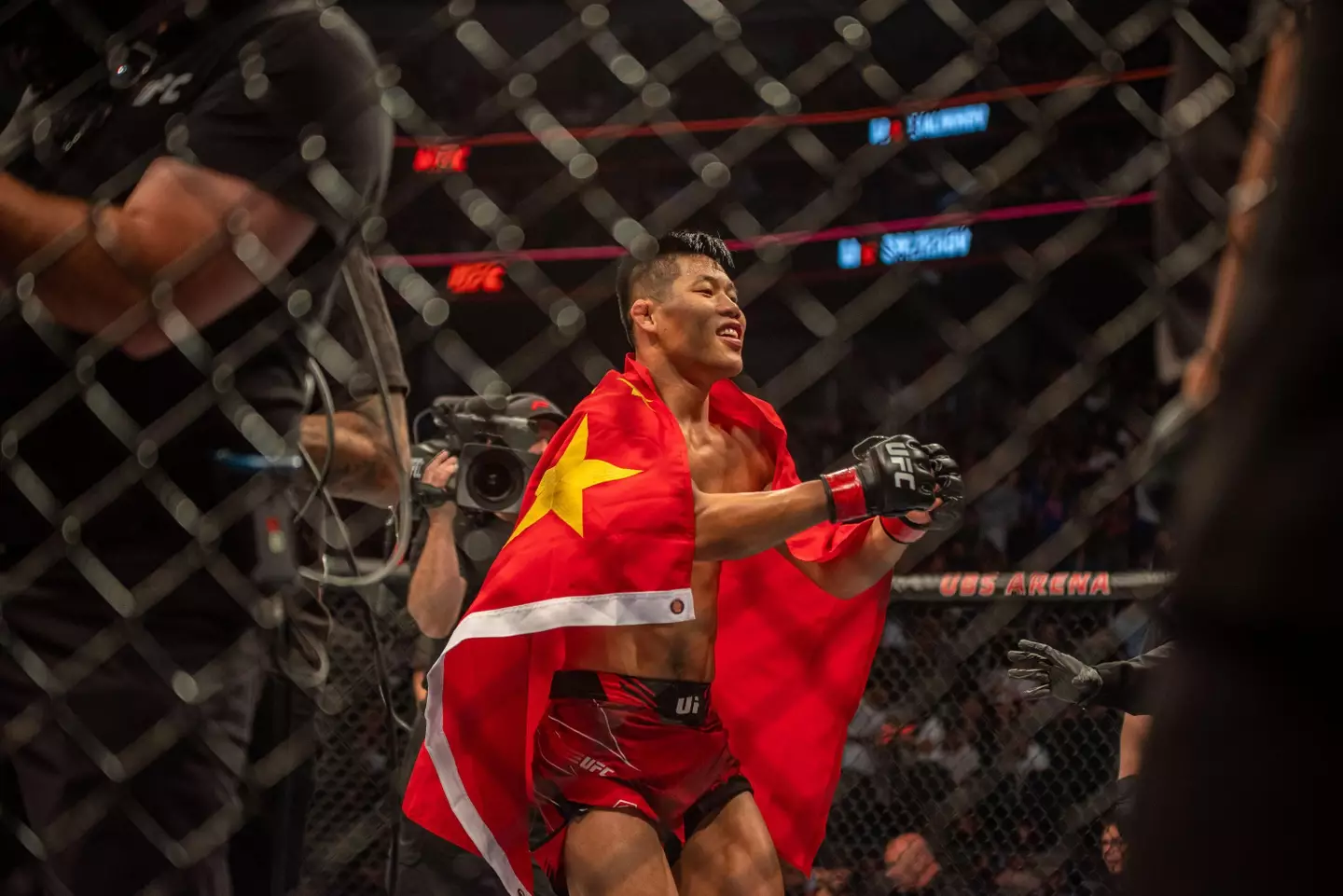 Li Jingliang had his flag taken from him in the Octagon.