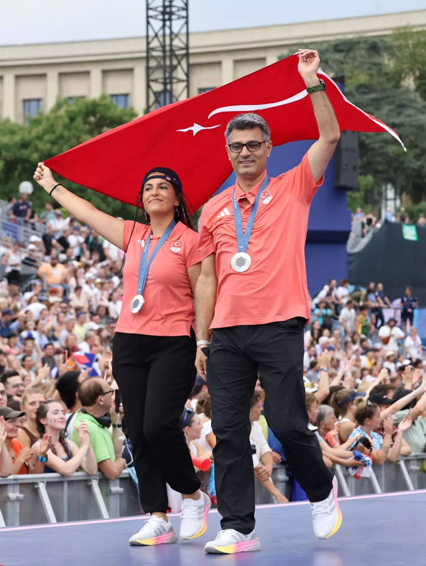 Silver medalists Sevval Ilayda Tarhan, and Yusuf Dikec. (Arturo Holmes/Getty Images)