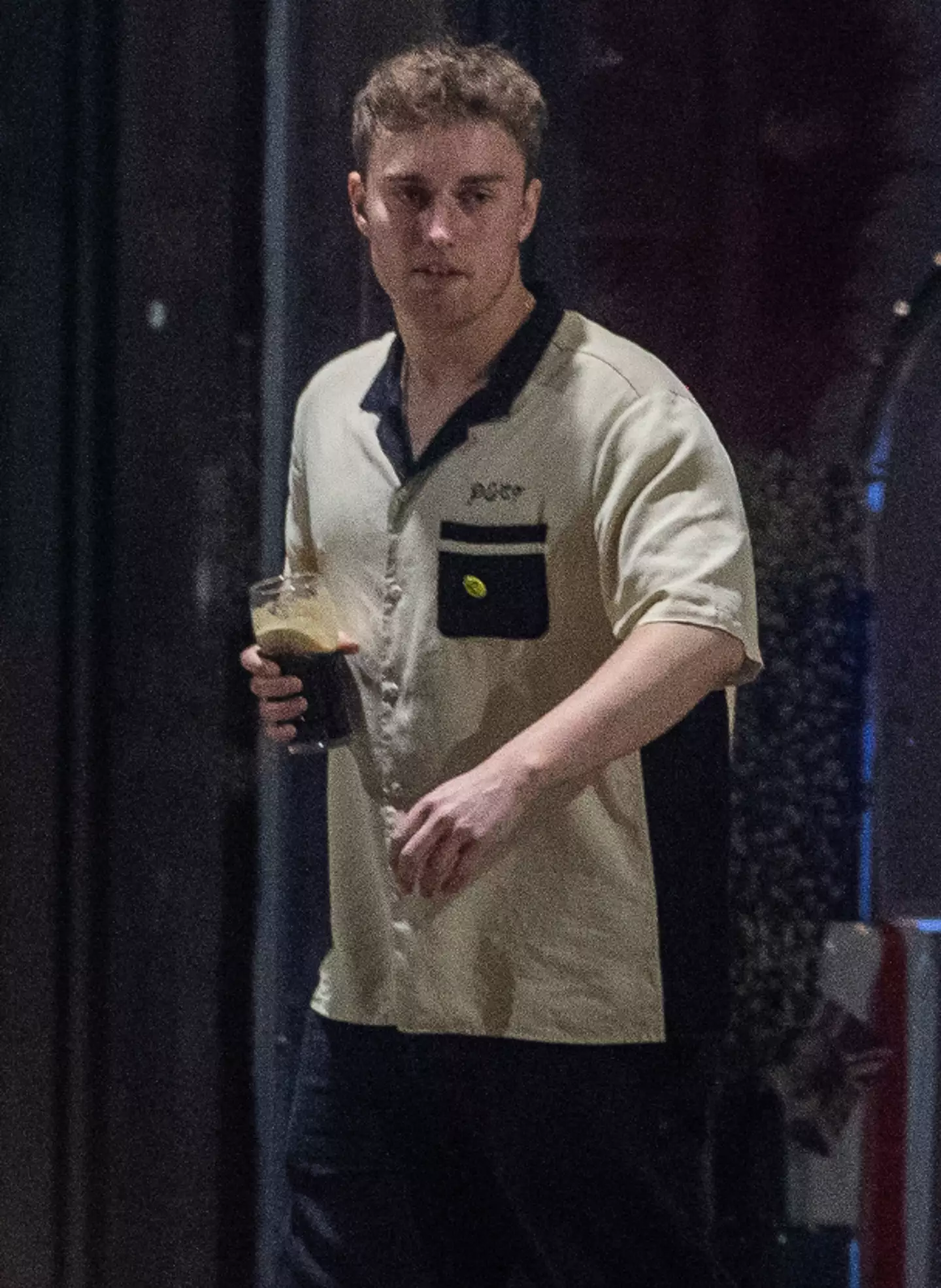 Sam Fender was spotted leaving the pub with a pint in hand.