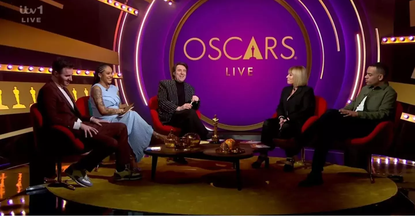 Jonathan Ross presented British coverage of the Oscars in between segments.