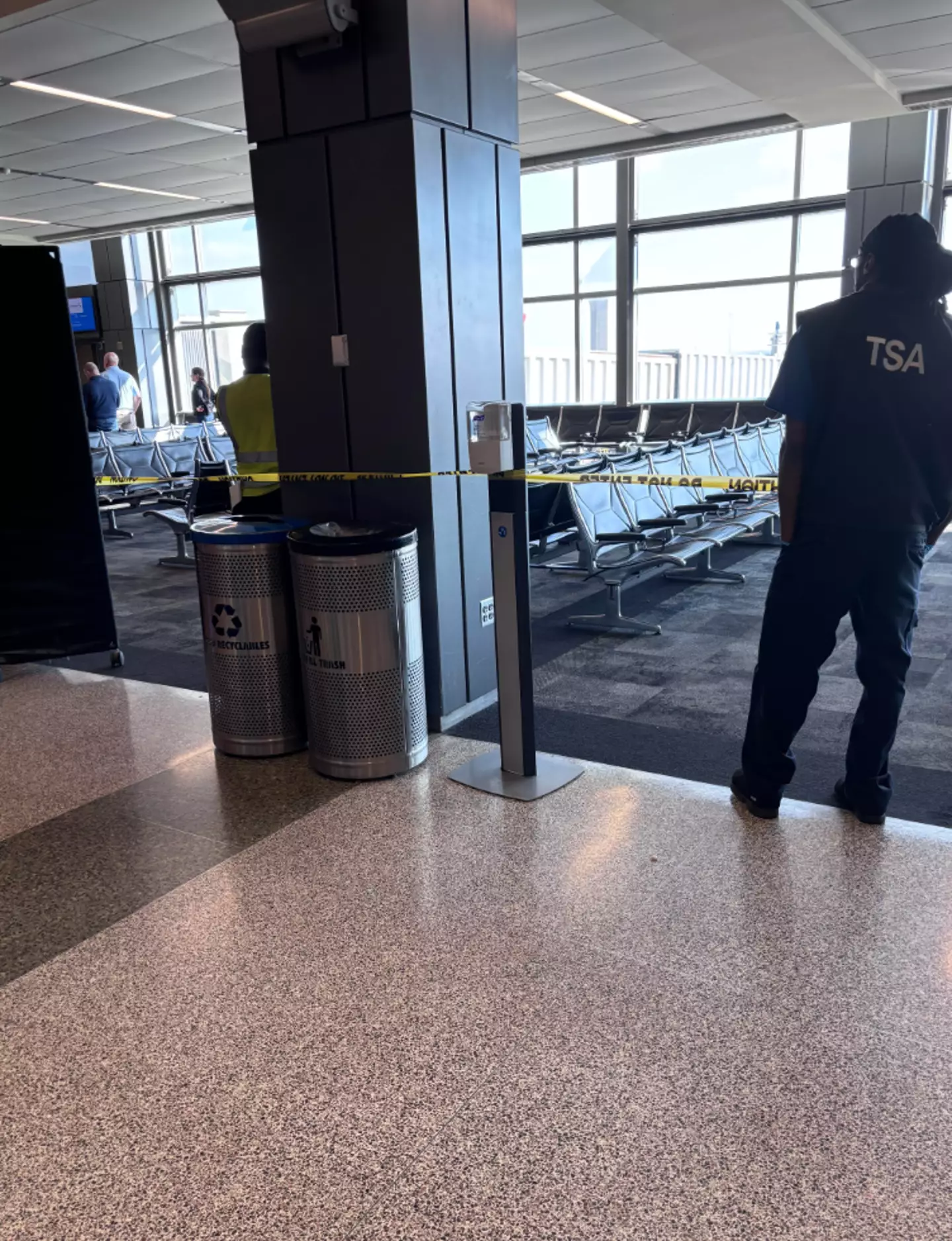 Other passengers also shared their experience online (Reddit)