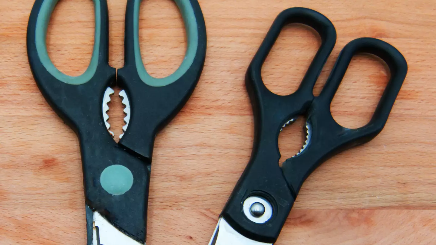 What metal part between handle of scissors is actually for as people left mindblown after finding out