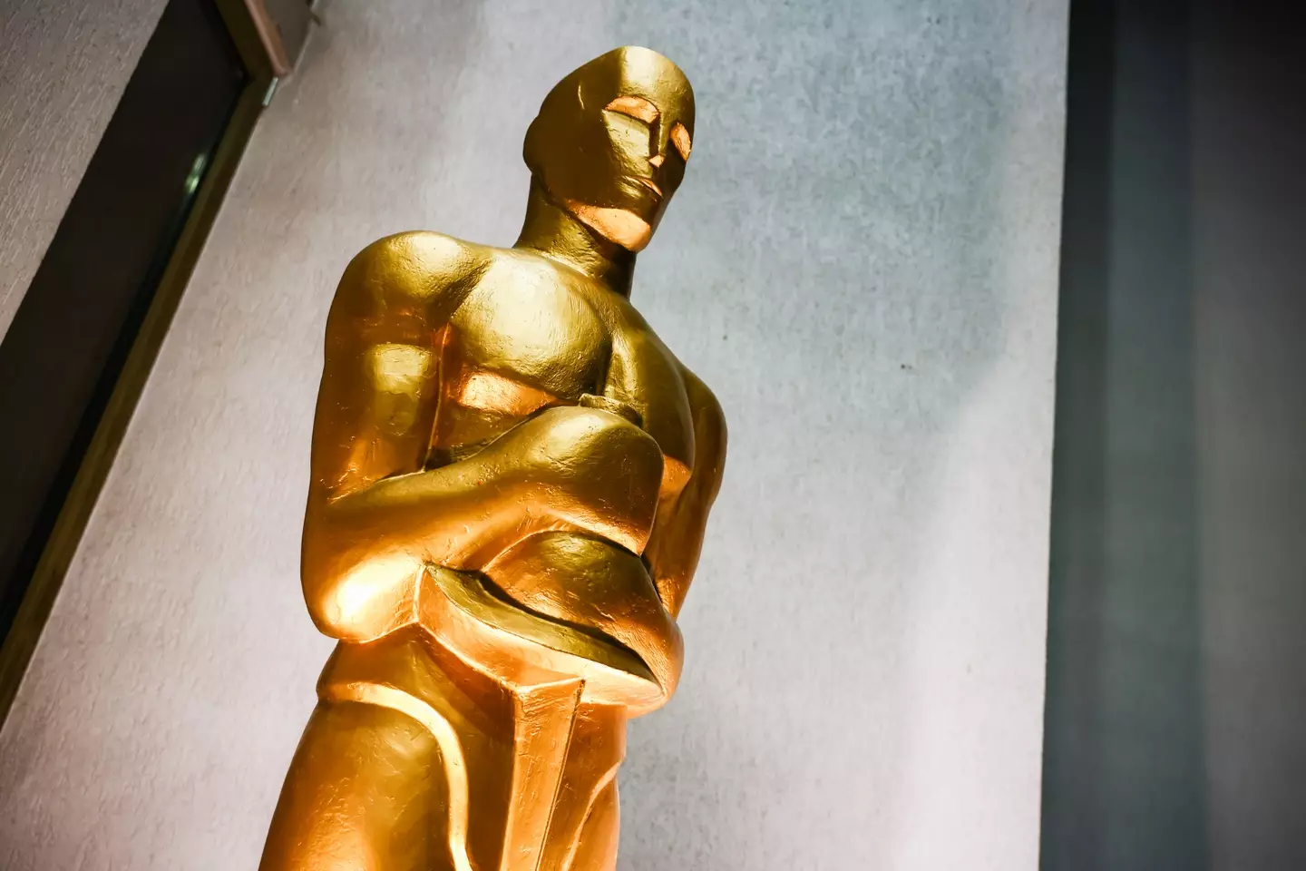 Statue of an Oscars trophy.
