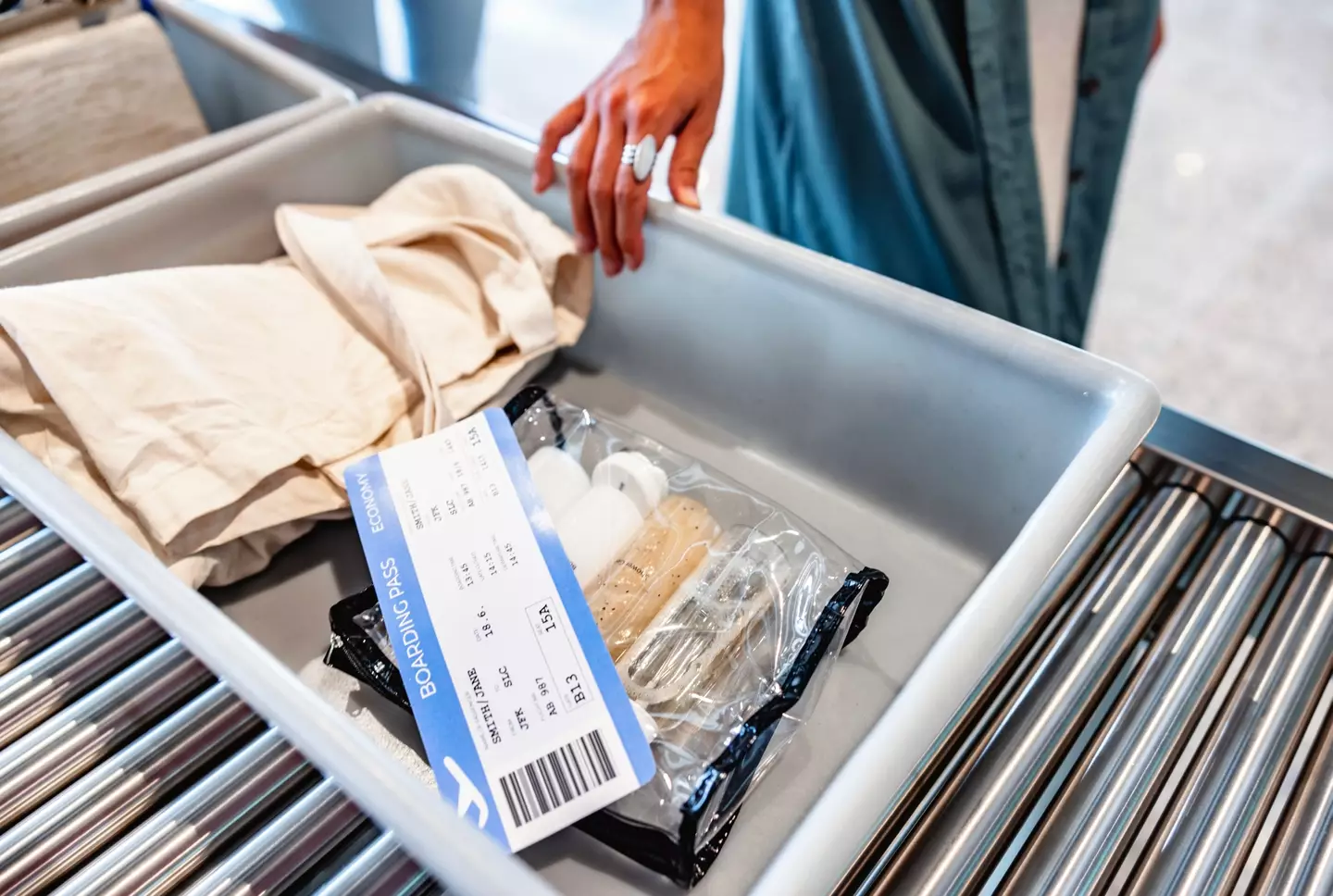 Admit it - we've all wondered what it's like to go through a baggage scanner at the airport. (Getty Stock Image)