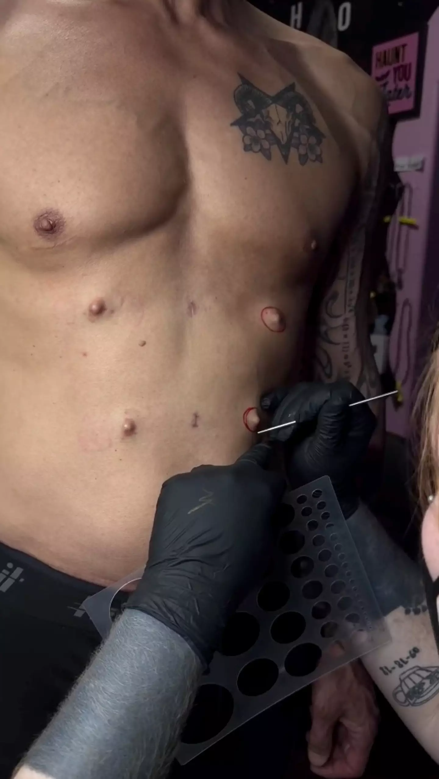 The tattoo artist coloured them in. (Jam Press)