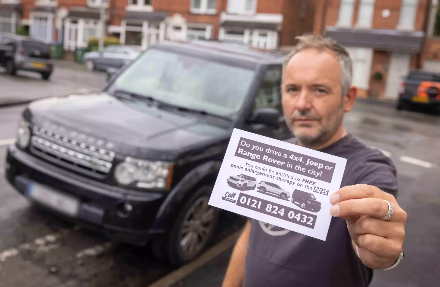 Man receives two notes on Land Rover while parked in Birmingham.