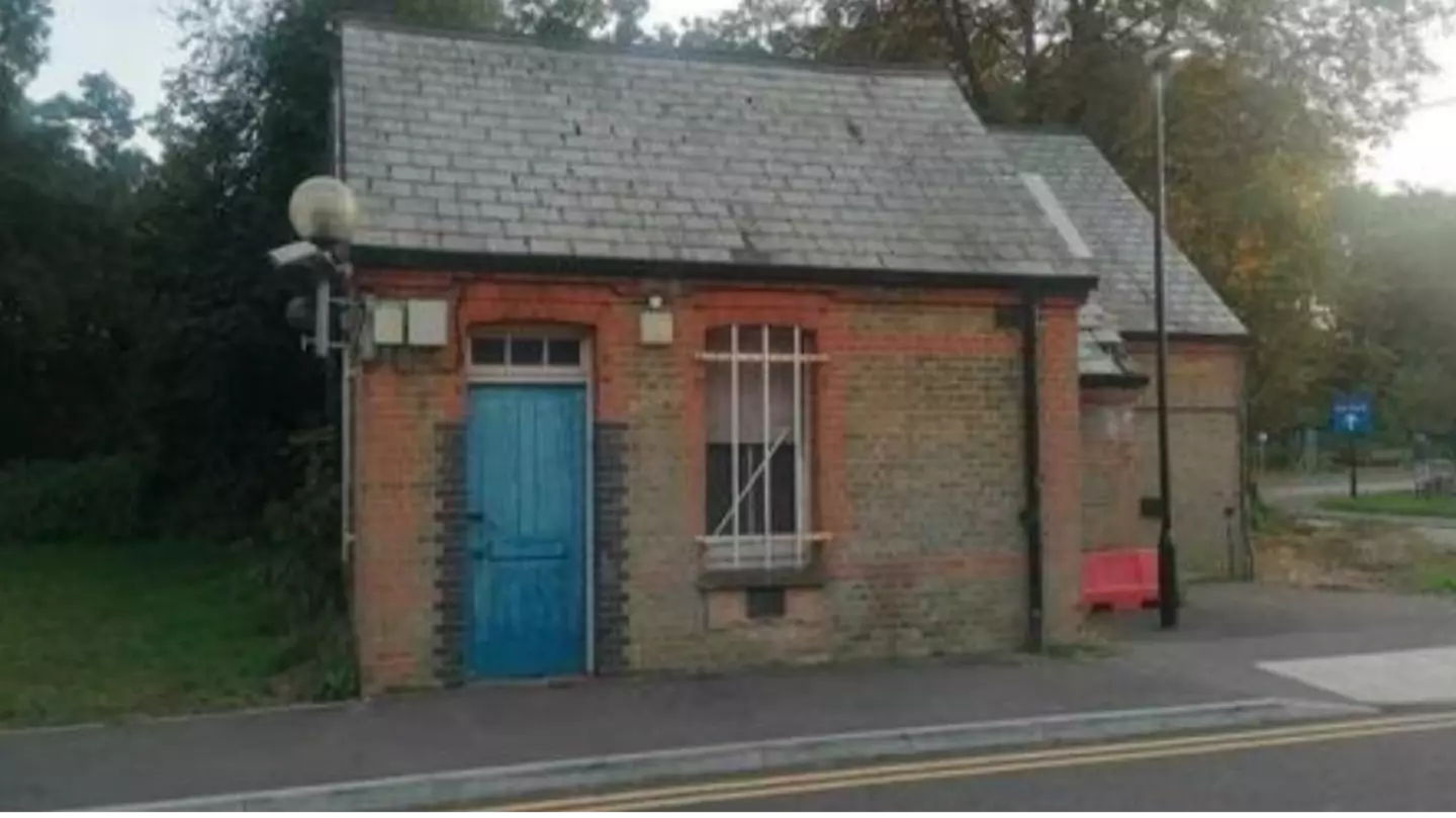 Tiny Bungalow On Side Of Road Hides Unexpected Creepy History