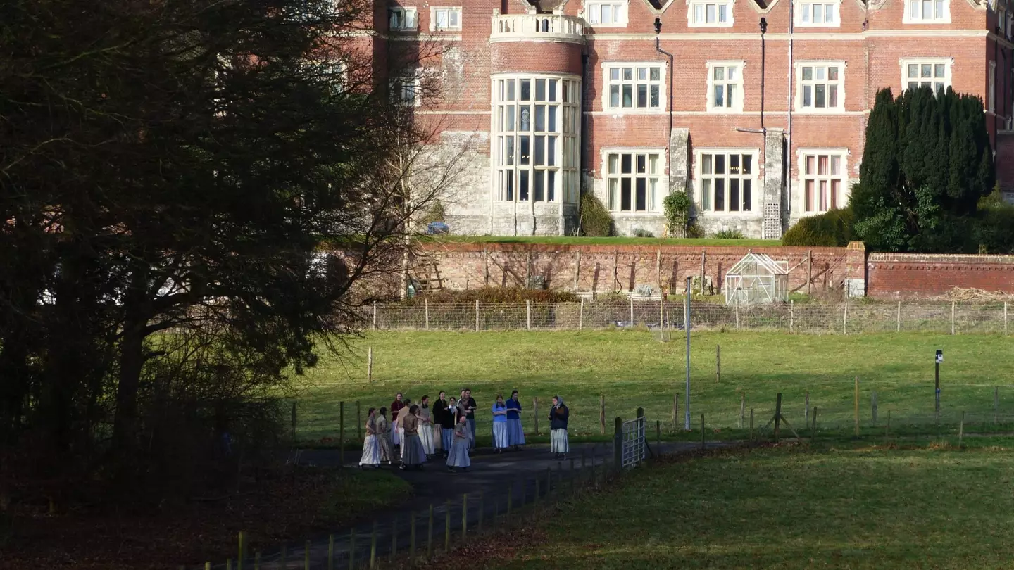Woman who grew up in English village with no crime or debt shared her account of living there