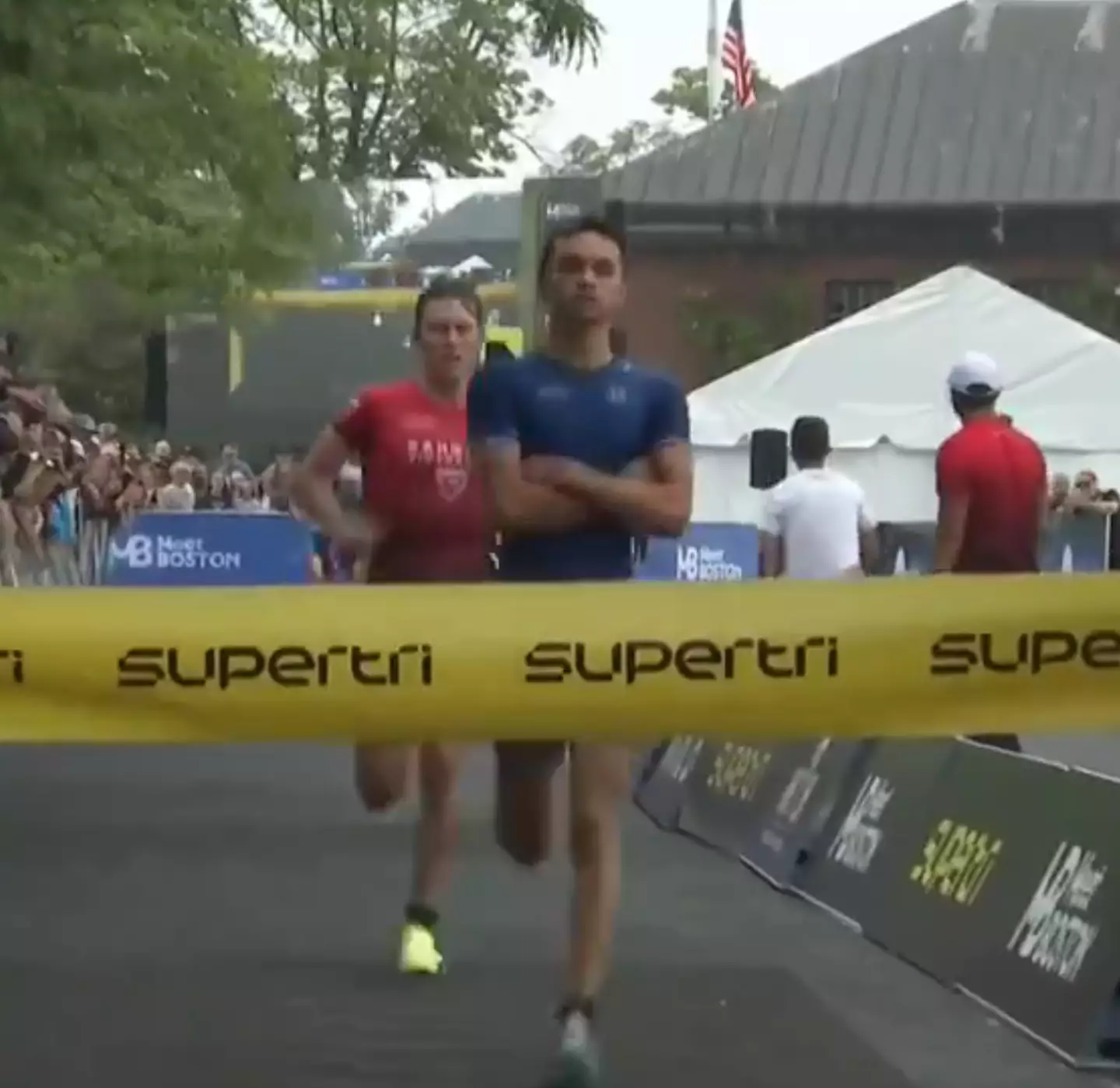 Yee seemingly celebrated before crossing the line (X/supertri)