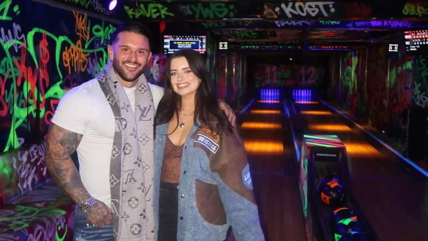 Girlfriend of Fish and a Rice Cake guy reveals awkward way she found out who he was