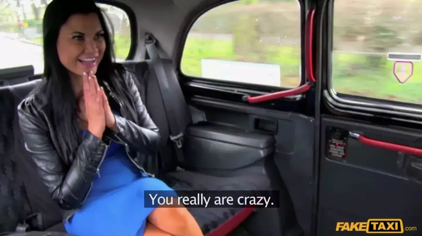 Filming sex scenes in public isn't illegal in Prague (Fake Taxi)