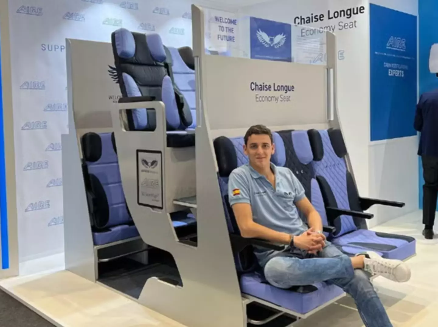 The man behind the idea is over the moon (CHAISE LONGUE)