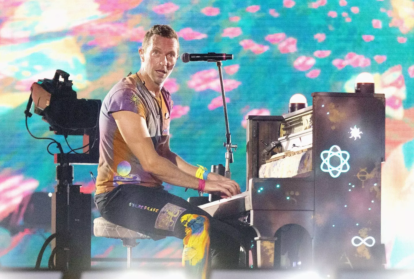 Chris Martin stopped a song midway through to tell fans to put their phones away.