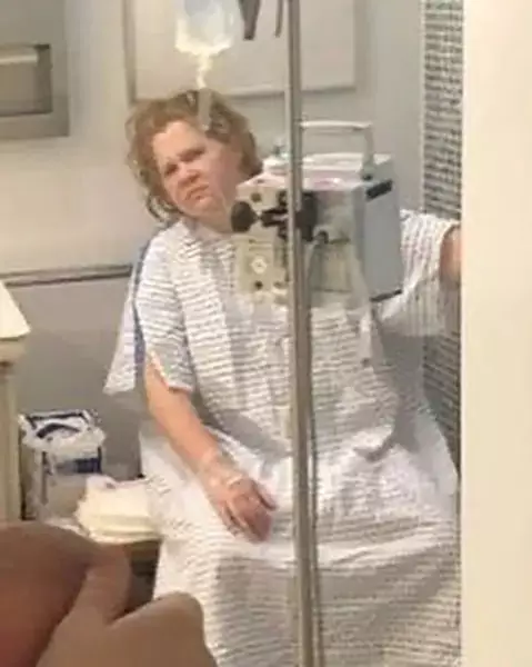 The actor later shared a comically unflattering picture of herself in the hospital (Instagram/@amyschumer)