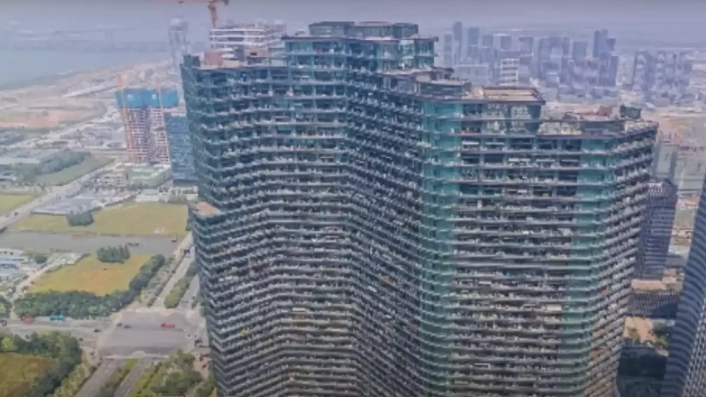 Inside eerie flat from building where 20,000 people live but never have to leave