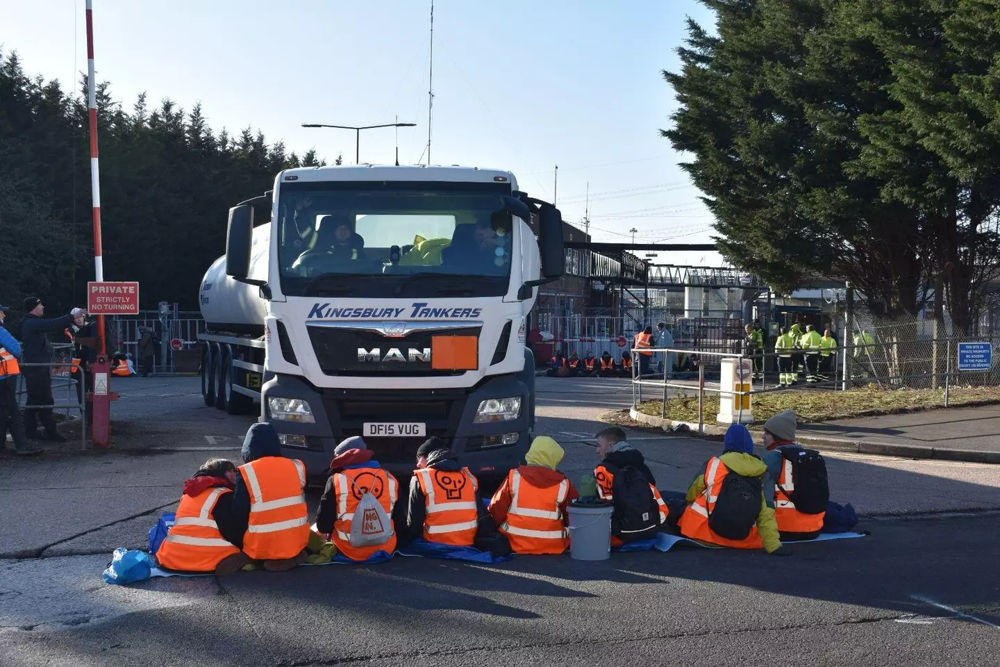 Protesters block oil tanker trucks.