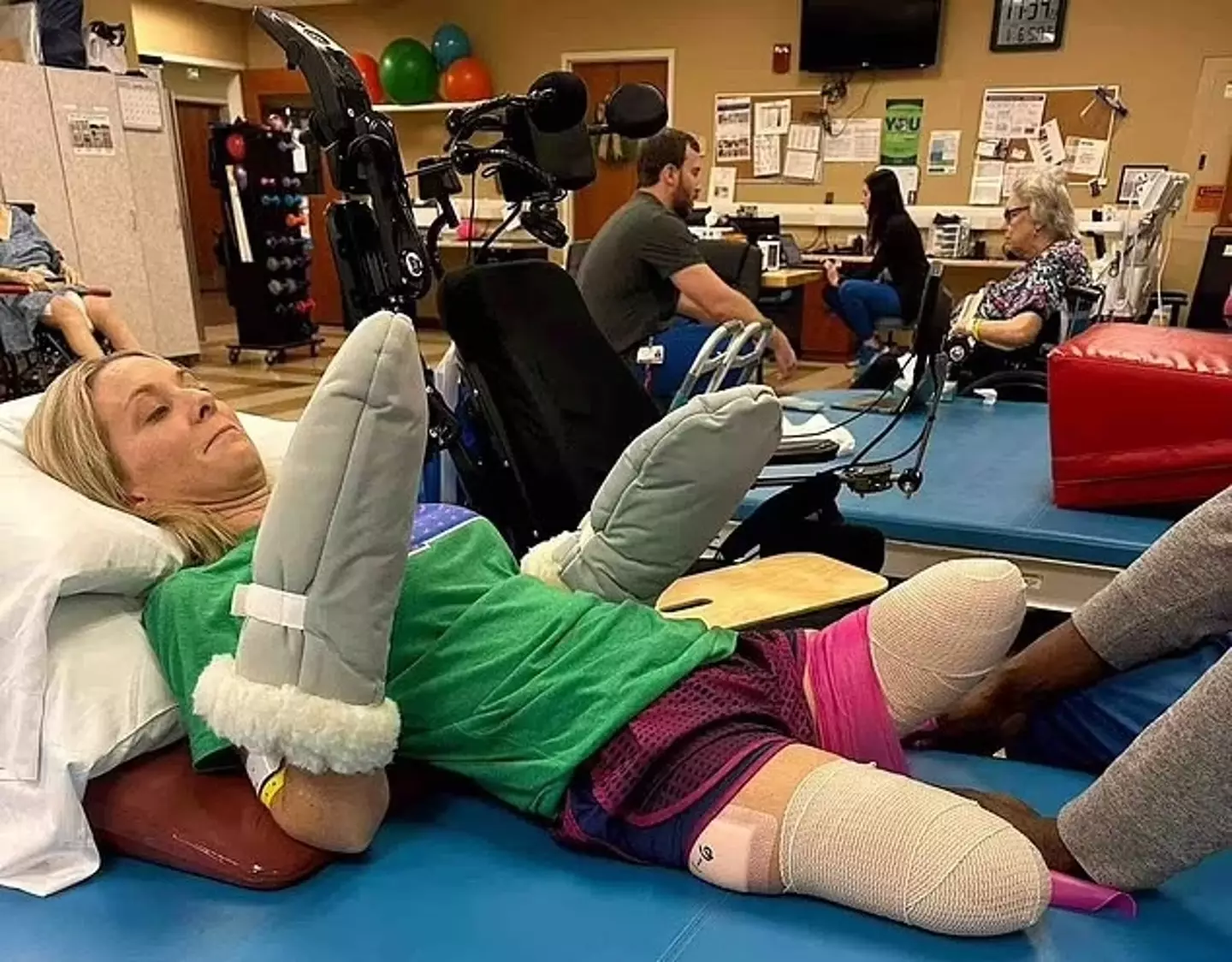 Mum-of-two Lucinda Mullins lost all of her limbs after a routine operation.