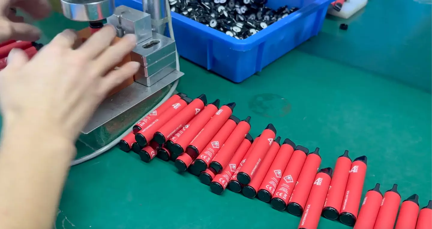 In the video, the whole process of making a vape is shown.