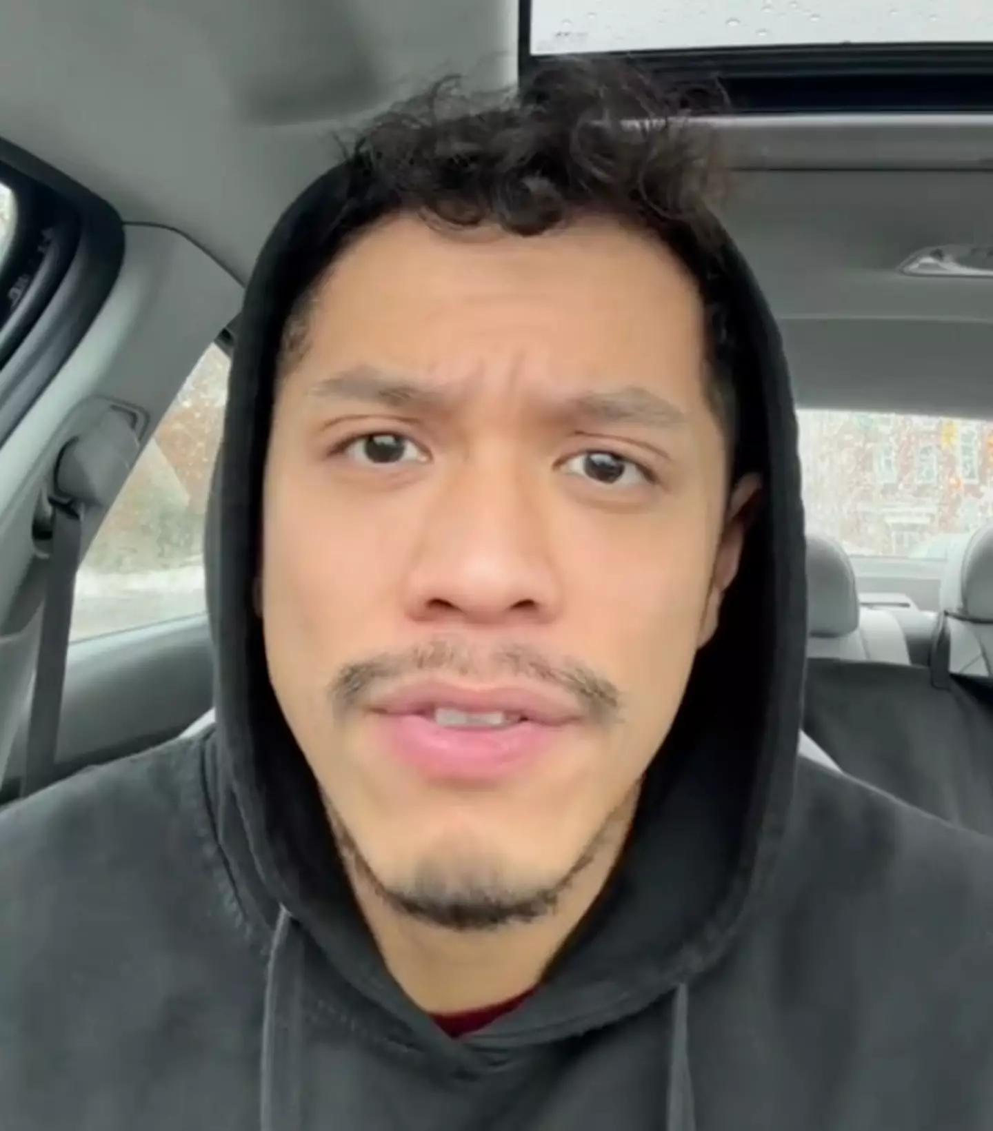 Alexandre Evidente put himself in the employee's shoes and acted out a response.