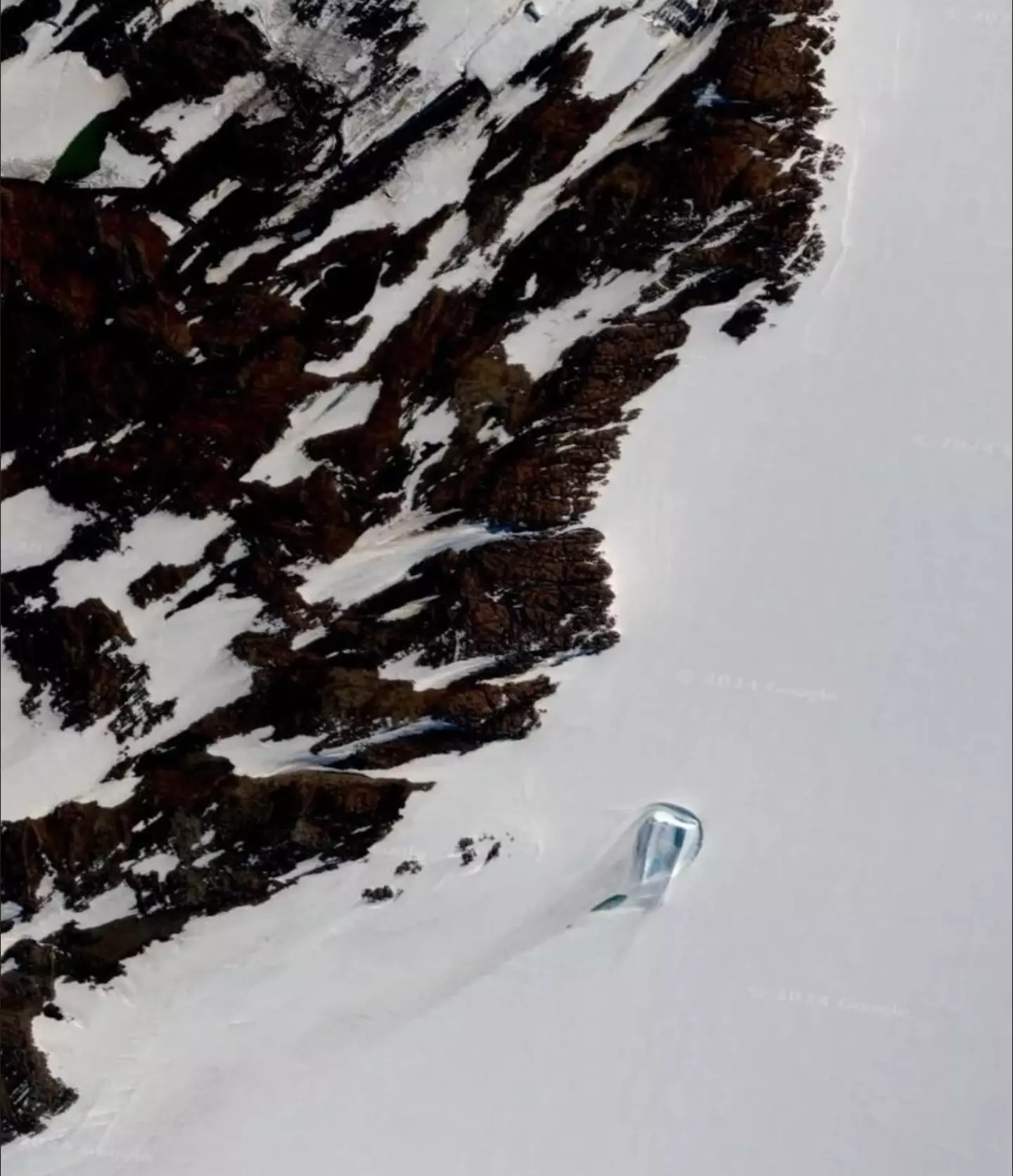 People left shocked after spotting 'mysterious doorway' when looking at Antarctica on Google Maps 2 The 'mysterious doorway' sparked a host of conspiracy theories (Google Maps)