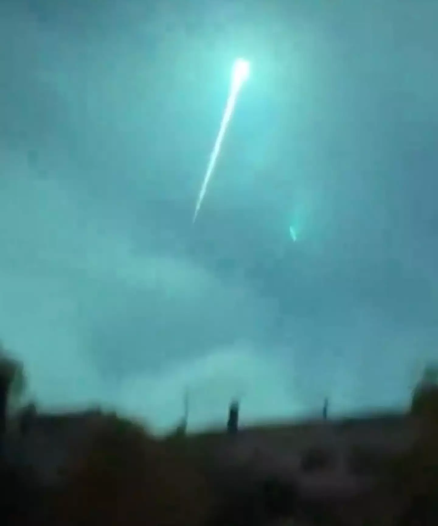 The meteor lit up the sky last night. (X/@CollinRug)