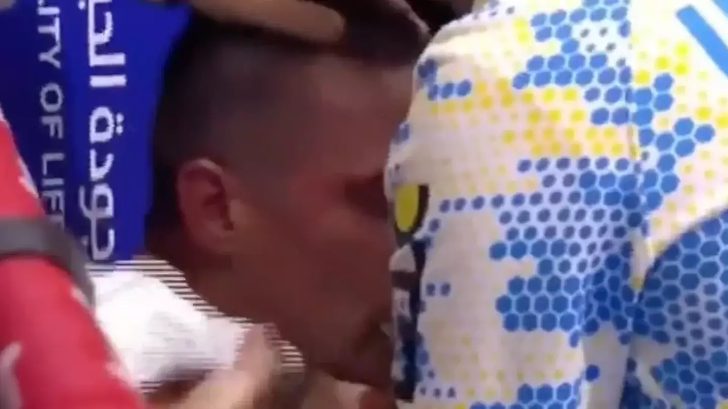 Usyk was seen kissing his cross in the first fight (TNT Sports)