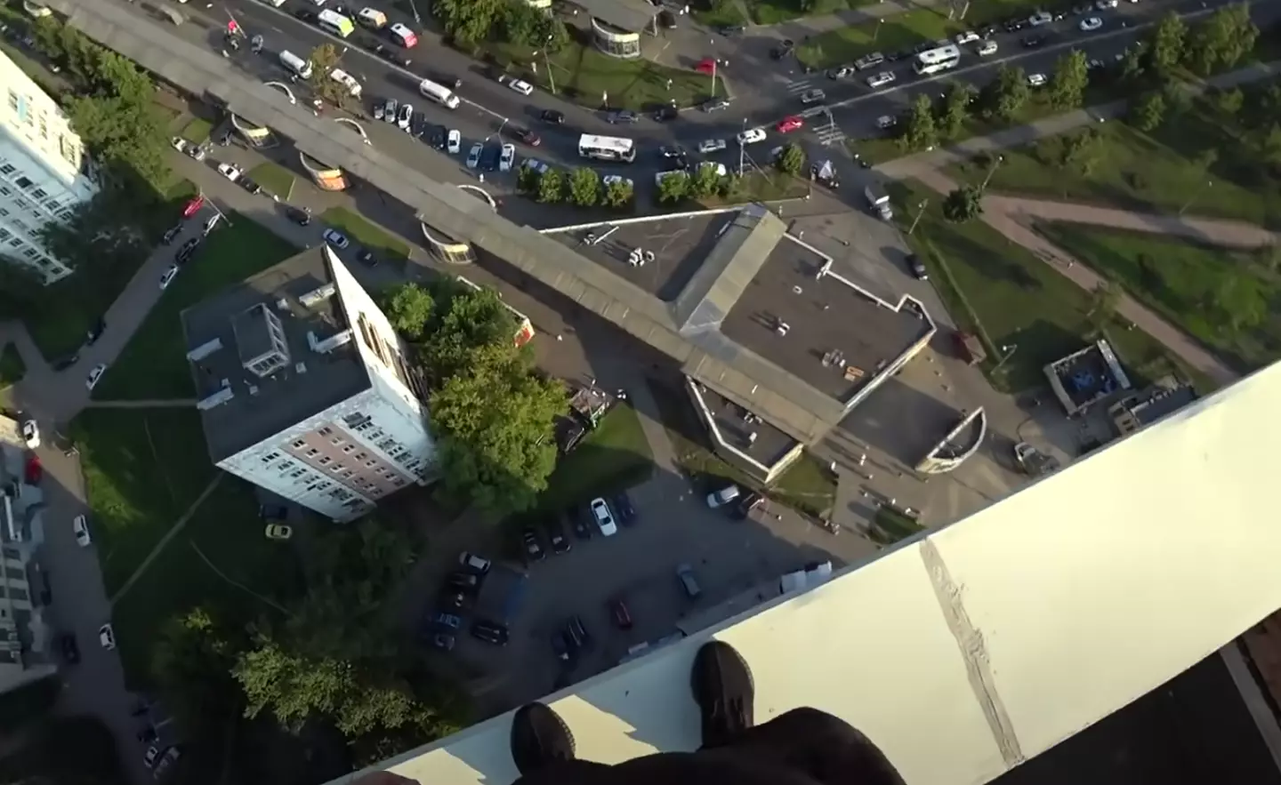 This parkour runner definitely danced with death during the stunt.