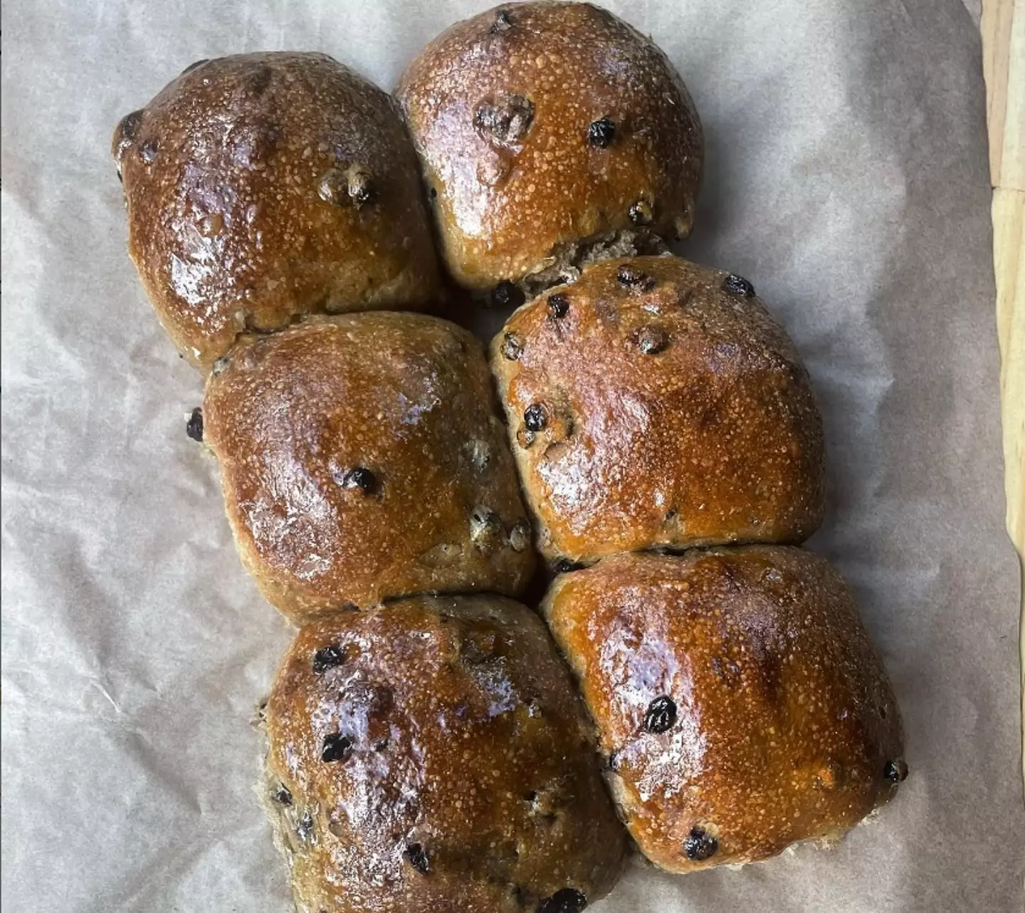 The Easter buns without the crosses usually put onto Hot Cross Buns.