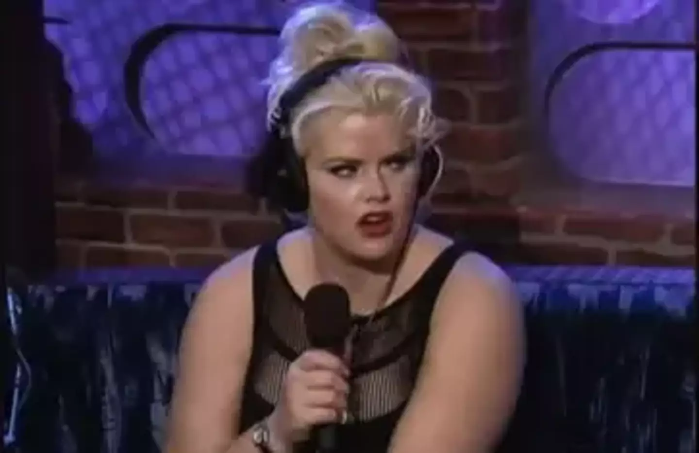 Howard Stern tried to pressure Anna Nicole Smith to weigh herself live on air.