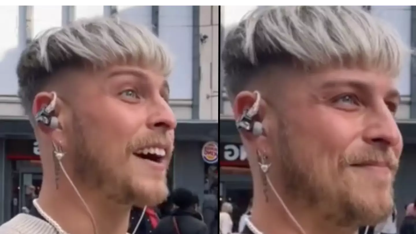 Busker praised for his way of dealing with woman who attempted to grab mic